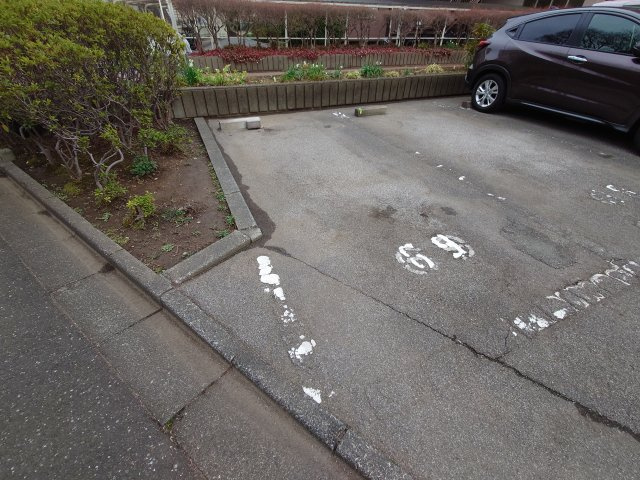 ハイマ－ト天王台Ａ１号棟の駐車場