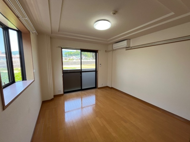 エクセルタウン蔵上Ⅱの寝室|風通しも良い寝室です☆