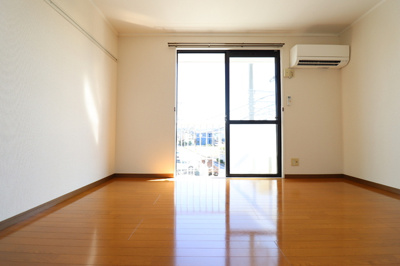 ★エアコン付きの洋室★