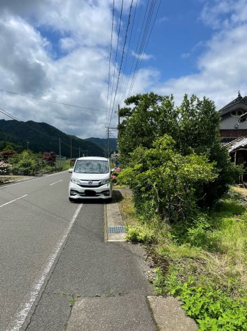 福知山市夜久野町土地の前面道路含む現地写真|前面道路の様子（建物は2023.12解体済み）