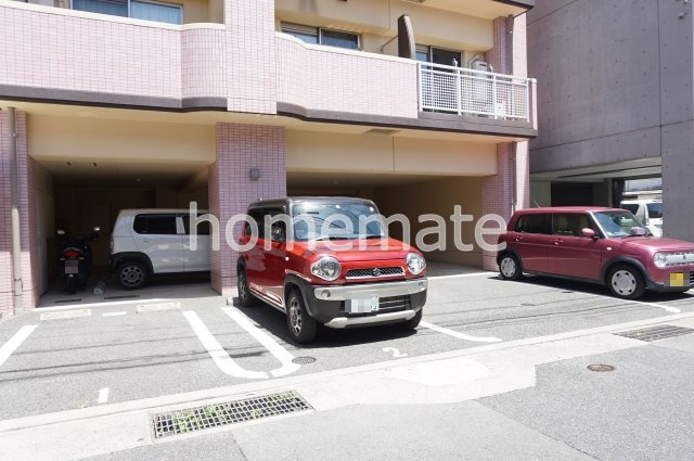 熊本市中央区新屋敷１丁目の賃貸マンションの駐車場