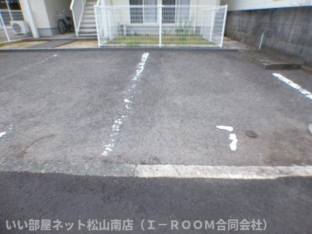 【駐車場】 | フレグランス雄新