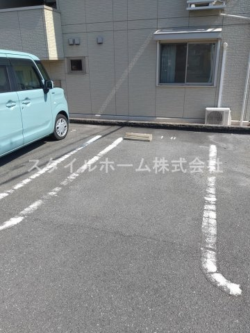 カーサ　フェリーチェⅠの駐車場