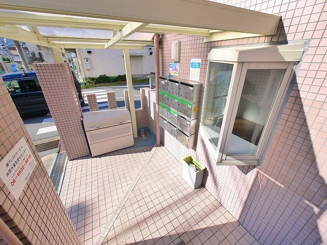 プレアール東生駒のエントランス|建物の内部です