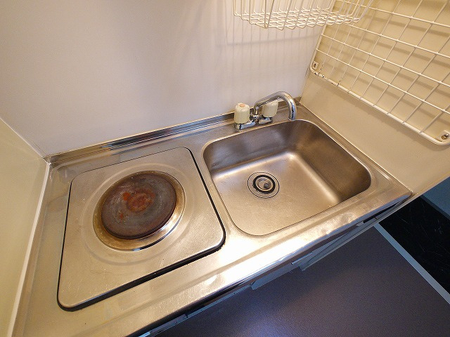 プレアール東生駒のキッチン|コンパクトなキッチンで掃除もラクラク