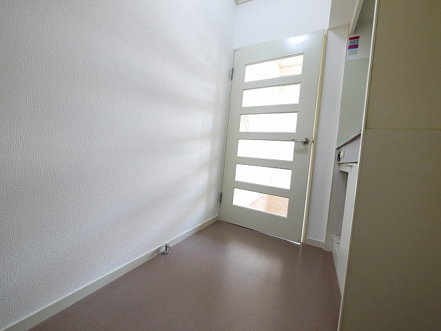 プレアール東生駒の内装|明るい室内です