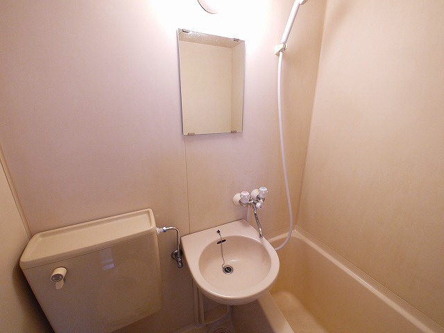 プレアール東生駒の洗面所|スペースが確保できる洗面所です