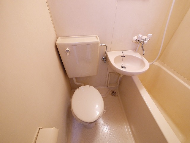 プレアール東生駒のトイレ|清潔感のあるトイレです