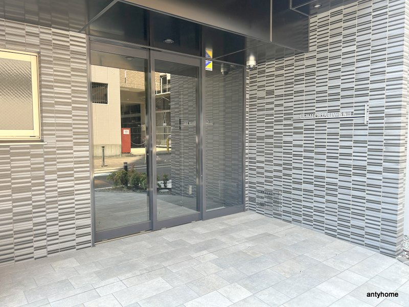 コンフォリア・リヴ新梅田　仲介手数料無料のエントランス