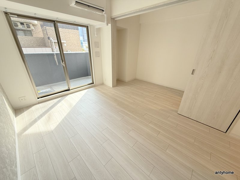 コンフォリア・リヴ新梅田　仲介手数料無料の居間・リビング