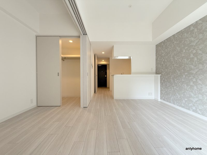 コンフォリア・リヴ新梅田　仲介手数料無料の居間・リビング