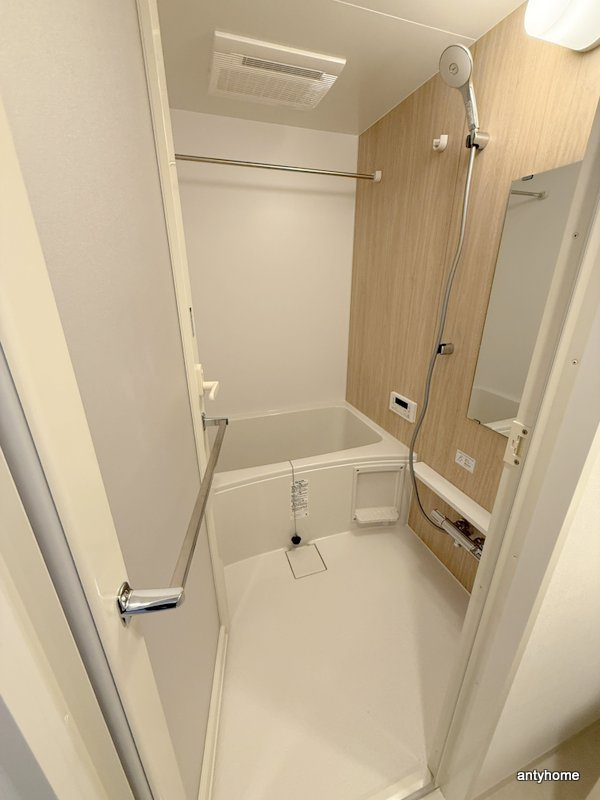 コンフォリア・リヴ新梅田　仲介手数料無料の浴室