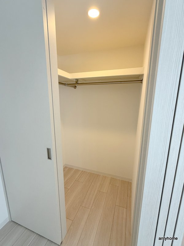 コンフォリア・リヴ新梅田　仲介手数料無料の収納