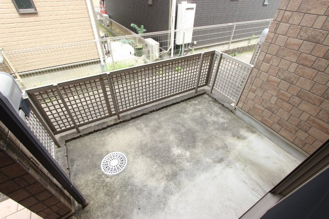 カーサグランデ池場の庭|1F玄関横のテラス