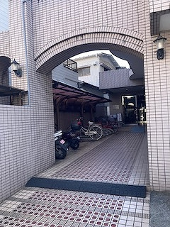 横浜阪東橋ガーデンハウスのエントランス