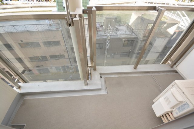 大阪市西区土佐堀３丁目の賃貸マンションのバルコニー