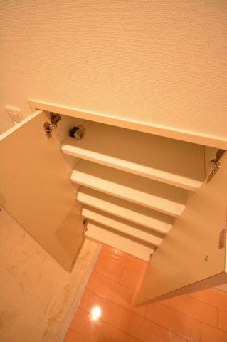 大阪市西区土佐堀３丁目の賃貸マンションの収納