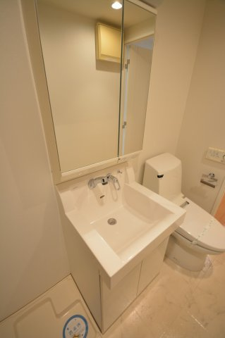 大阪市西区土佐堀３丁目の賃貸マンションの洗面所