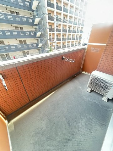 グランカーサ難波元町のバルコニー