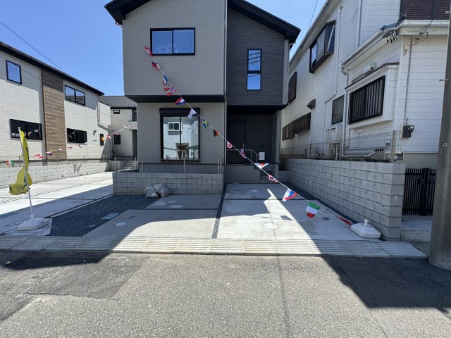 流山市三輪野山１丁目新築戸建【流山北小学校：9分】の駐車場|1号棟駐車スペース・並列2台駐車可