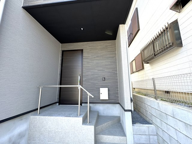 流山市三輪野山１丁目新築戸建【流山北小学校：9分】のエントランス|エントランス・玄関ポーチ