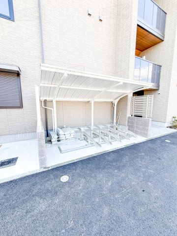 シャーメゾングレイスのその他共用部分|駐輪場に自転車も停められます♪