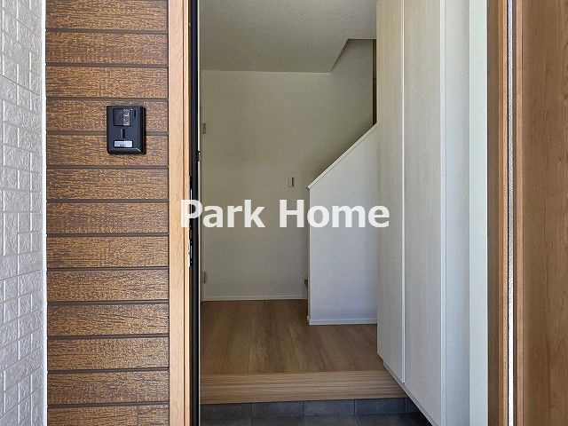 高知市桟橋通3丁目　③　新築戸建ての玄関