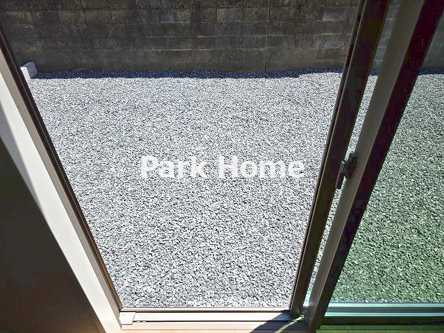 高知市桟橋通3丁目　③　新築戸建ての居間・リビング