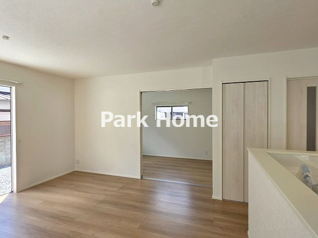 高知市桟橋通3丁目　③　新築戸建ての居間・リビング|1F:15LDK