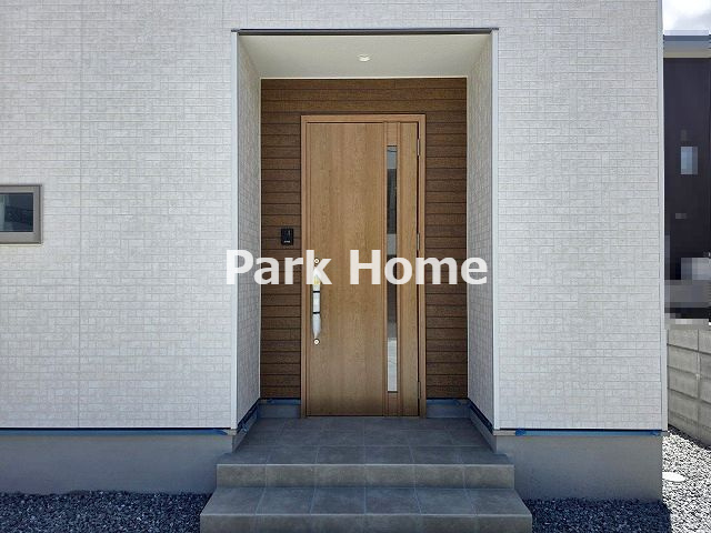 高知市桟橋通3丁目　③　新築戸建ての玄関|③　