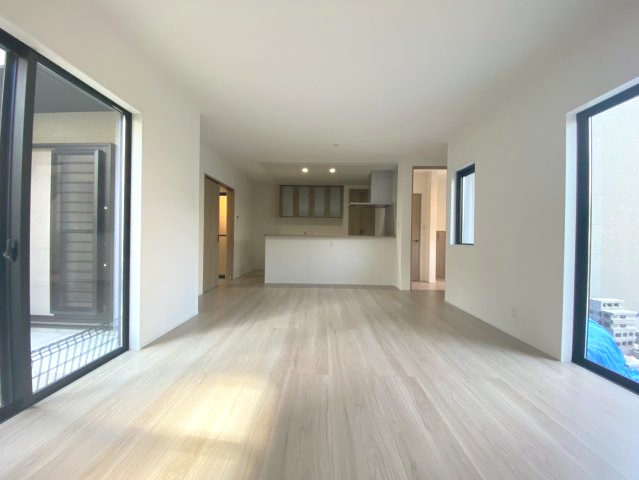 マ・メゾン　佐伯区五日市中央5丁目　№101の居間・リビング|ＬＤＫ18.5帖
