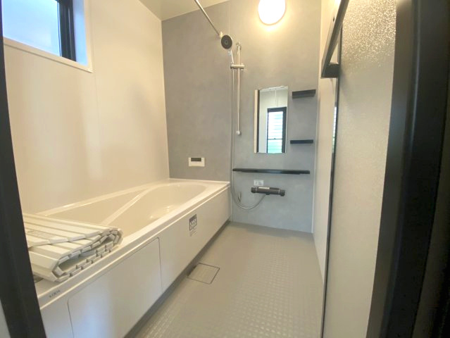 マ・メゾン　佐伯区五日市中央5丁目　№101の浴室|節水効果もある
エコベンチ付き