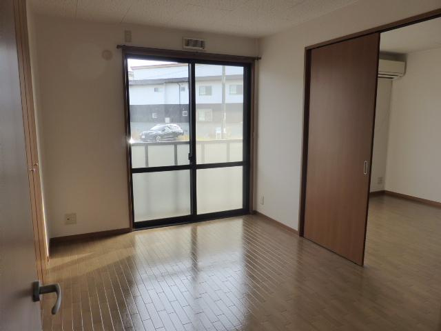 ソレジオ浜中　Ｂの居間・リビング|洋室