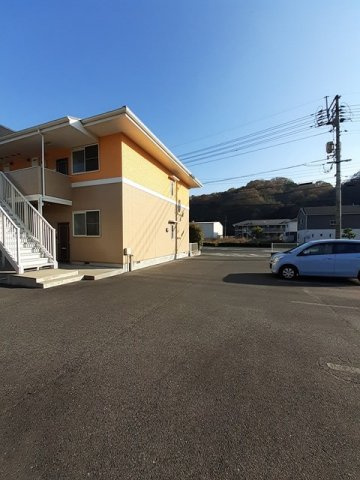 アルファ　ワンの駐車場