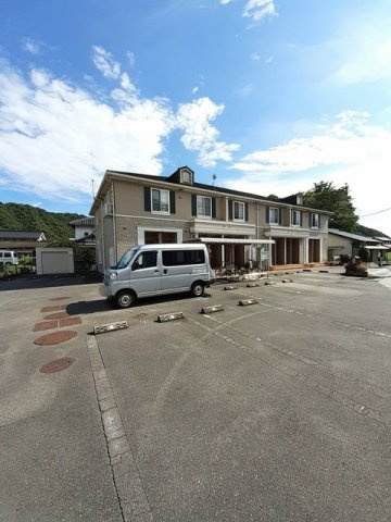 ブリーゼの駐車場