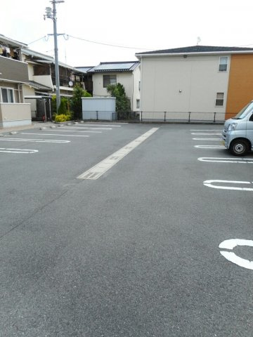 カルモβの駐車場