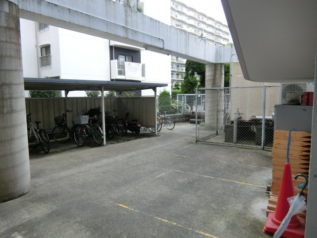 サンエイビルの駐車場