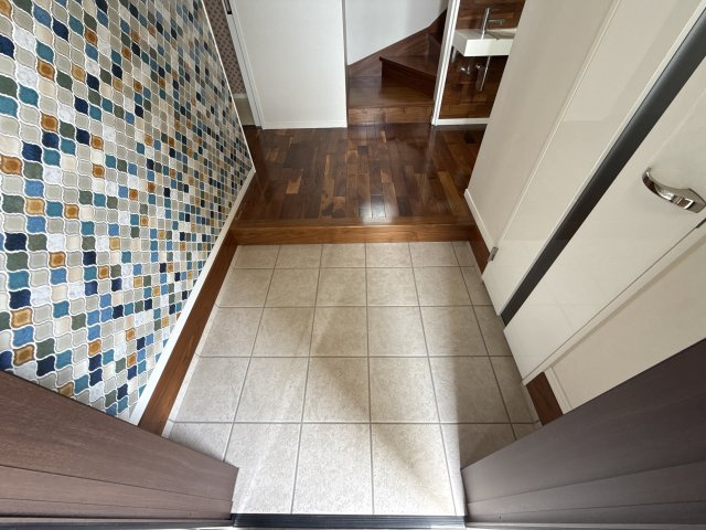 岩端町貸家の玄関