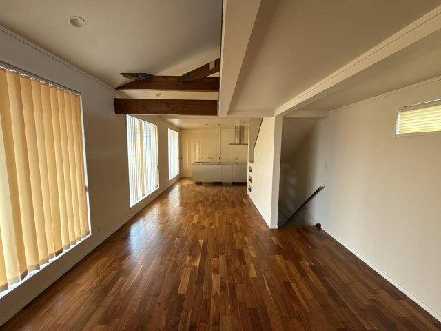 岩端町貸家の居間・リビング