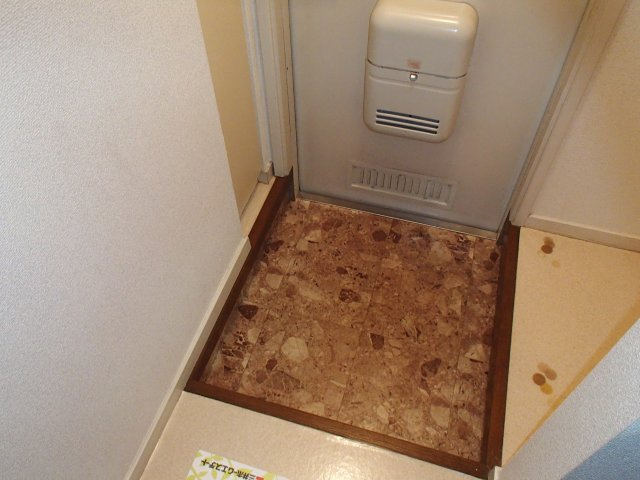【玄関】 | ビオス中小阪A棟 | シンプルで使いやすい玄関です
