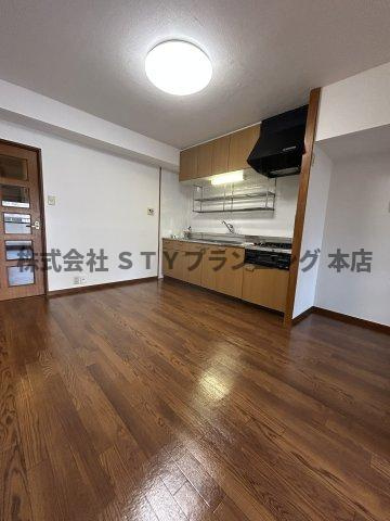 仲介手数料０円！ライオンズマンション栄の居間・リビング