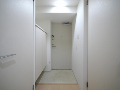 【玄関】 | SERENiTE本町エコート | 落ち着いた玄関です