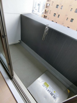 【バルコニー】 | SERENiTE北浜 | お洗濯にも便利なバルコニー付き