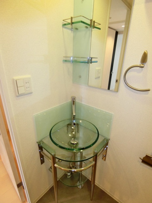 【洗面所】 | SERENiTE北浜 | 忙しい朝には欠かせない洗面所です