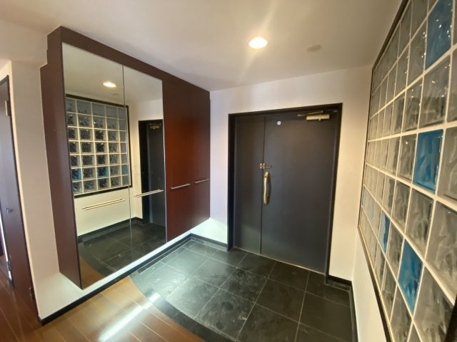 クイーンズプラザ久留米中央の玄関|シューズボックス付きの玄関です☆