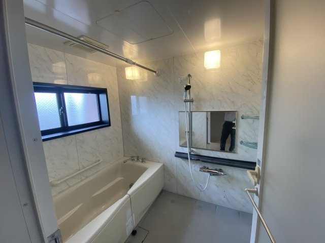 クイーンズプラザ久留米中央の浴室|追い焚き付きのお風呂です♪