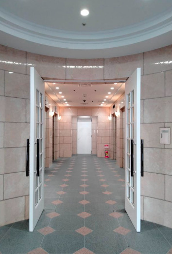 御堂筋ミナミビルのエントランス|ゆとりのあるエントランスです