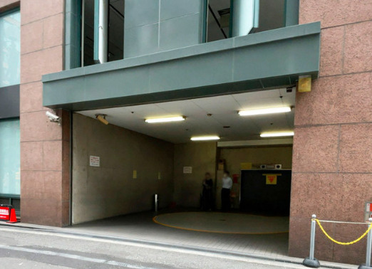 御堂筋ミナミビルの駐車場|駐車場があります