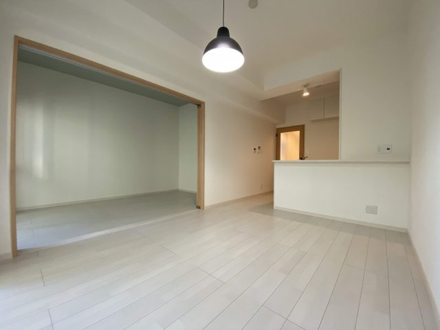 ルークス紅梅の居間・リビング|明るいお部屋です