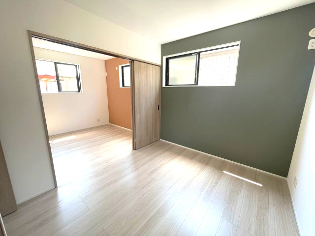 マ・メゾン　佐伯区五日市中央5丁目　№101の洋室|２階洋室
続き間になっています。